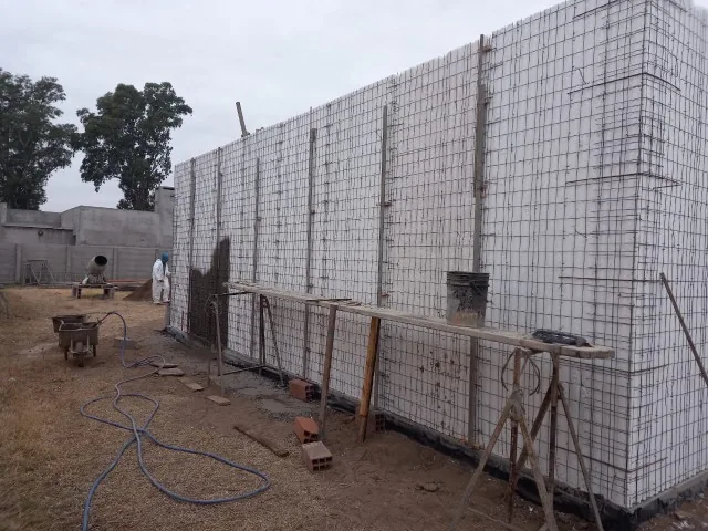 Panel Cassaforma con malla de acero, antes de proyectar el hormigón
