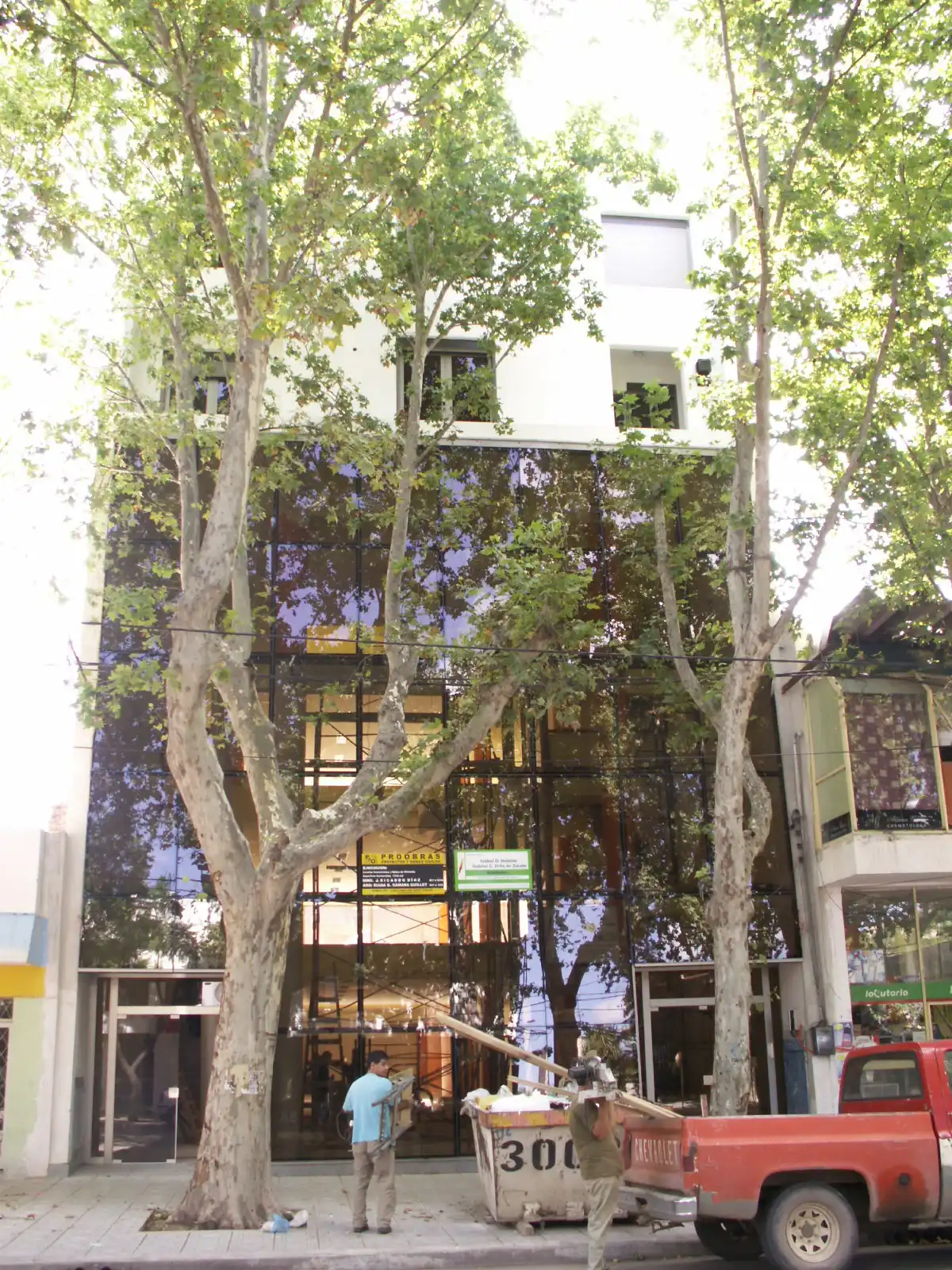 Obra de Proobras, fachada vidriada